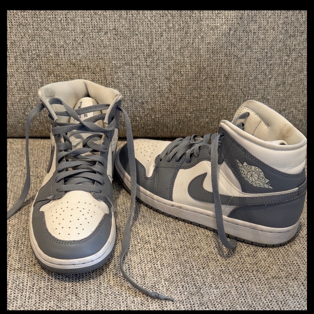 Air Jordan 1 Mid Stealth Women’s - Picture 2 of 5
